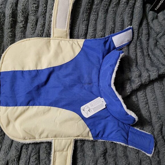 ****NWT DOG JACKET Sz L - Picture 1 of 3